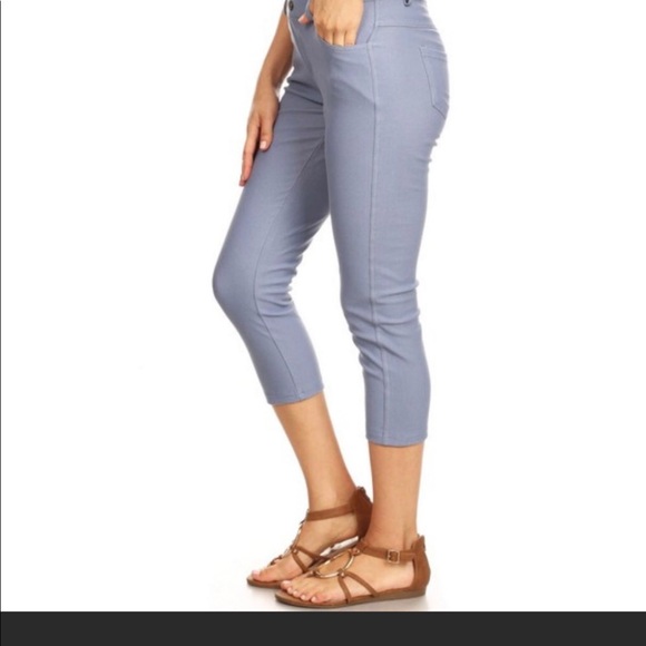 NWT CLASSIC SKINNY CAPRI LEGGINGS!! - Picture 3 of 5